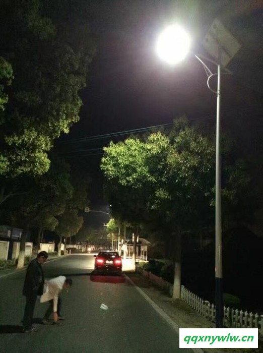 南宁去哪买太阳能灯杆   广西太阳能灯杆批发图6