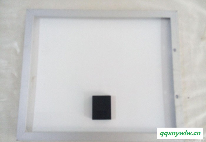 工厂供应10W/18V 多晶太阳能电池板  高效多晶  投光灯  小