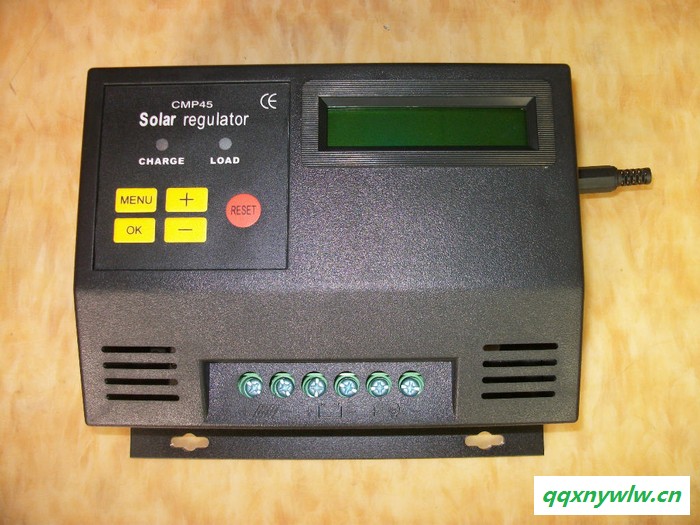 供应12V/24V 自适应SCMP45-20A太阳能控制器带液晶