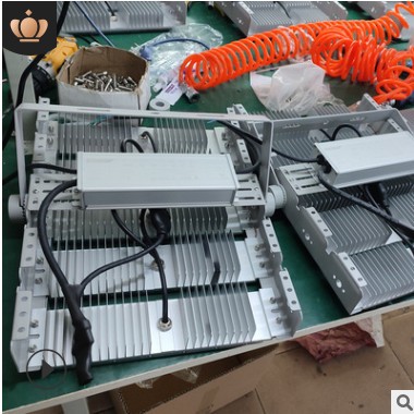 隧道灯厂家现货直供100W150瓦200W高杆灯LED灯具250W300w隧道灯图2