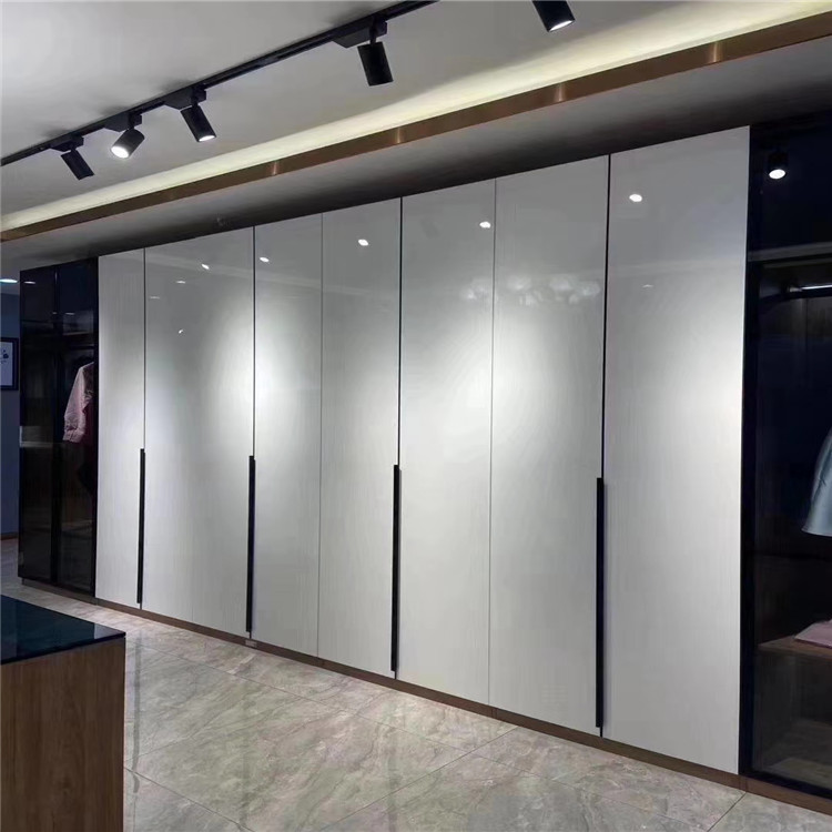 河北高光板厂家高层用太阳能光板好还是热水器碳光板和高分子橱柜门优缺点  欢迎洽谈 