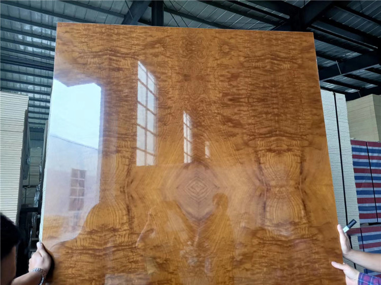 河北高光板厂家高层用太阳能光板好还是热水器碳光板和高分子橱柜门优缺点  欢迎洽谈 